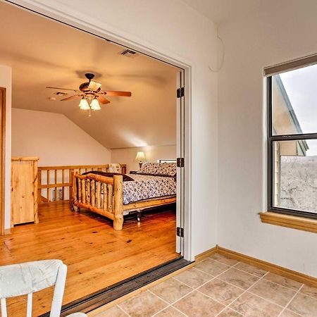 Medicine Park Cabin Rental With Mountain View 外观 照片